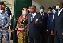 Alassane Ouattara s’exprime après avoir voté, le 31 octobre, à Abidjan. ISSOUF SANOGO/AFP