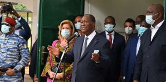 Alassane Ouattara s’exprime après avoir voté, le 31 octobre, à Abidjan. ISSOUF SANOGO/AFP