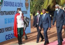 le Président de la transition du Mali Bah N’Daw (d) en visite au Togo en compagnie de Faure Gnassingbé | Photo : DR / Fraternité